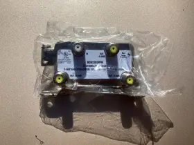 BDS1203VFB AMPHENOL Digital Splitter Vertical Flex Mount