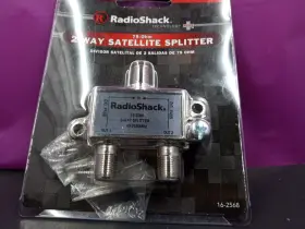 040293011802 RADIOSHACK Radio Satellite Splitter