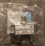 Extreme/amphenol 2-way Digital 1ghz High Performance Coax Cable Splitter Bds102h. Fixed Price $5.55.