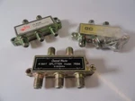Lot Of 3 5-900mhz 4-way Splitters (gc Electronics, Channel Master, Aim). Fixed Price $13.99.